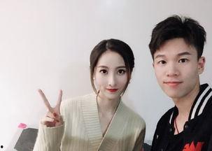 黑历史女子吃瓜图片,一场吃瓜盛宴背后的真相