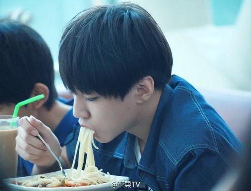 王俊凯今日吃瓜全集,娱乐圈幕后故事全收录