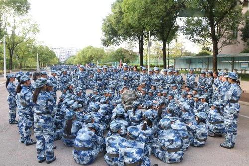 今日吃瓜爆料军训,揭秘今日校园吃瓜爆料背后的故事