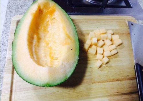 黑蜜瓜不熟能不能炒菜吃,炒菜食用之谜揭晓