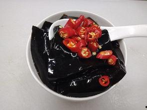 黑凉粉加哈密瓜可以吃吗,黑凉粉与哈密瓜的美味碰撞