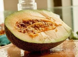 黑凉粉加哈密瓜可以吃吗,黑凉粉与哈密瓜的美味碰撞