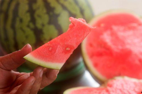 吃瓜群众在线吃瓜今日必吃,吃瓜群众在线狂欢，揭秘娱乐圈最新瓜料