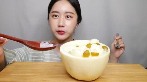 吃哈密瓜的女生有点黑,独特魅力