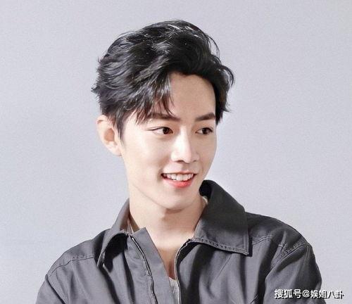 肖战同学吃黑瓜照片高清,高清照片曝光引网友热议